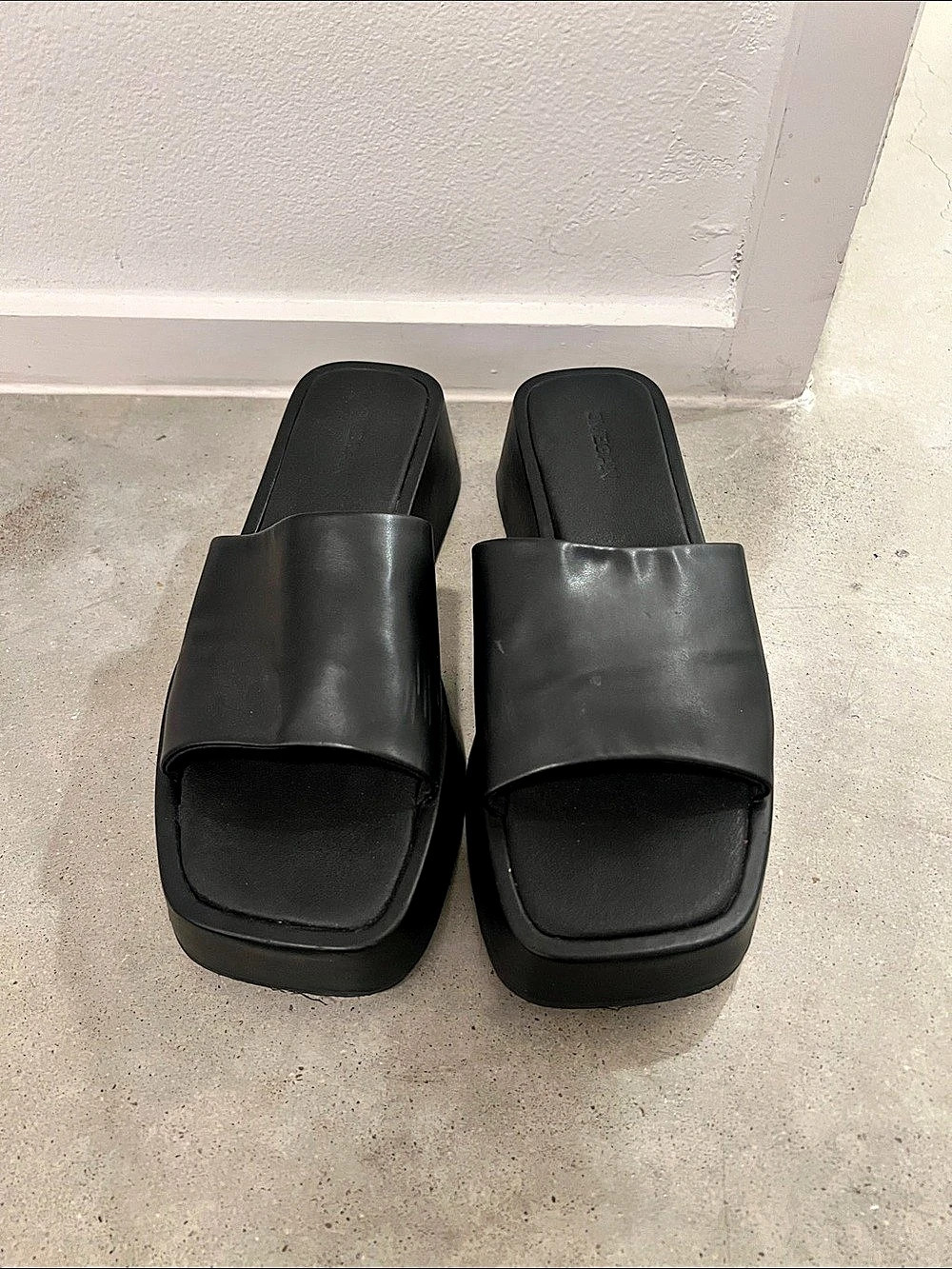 Steve Madden Black Platform Slide Sandals Like New